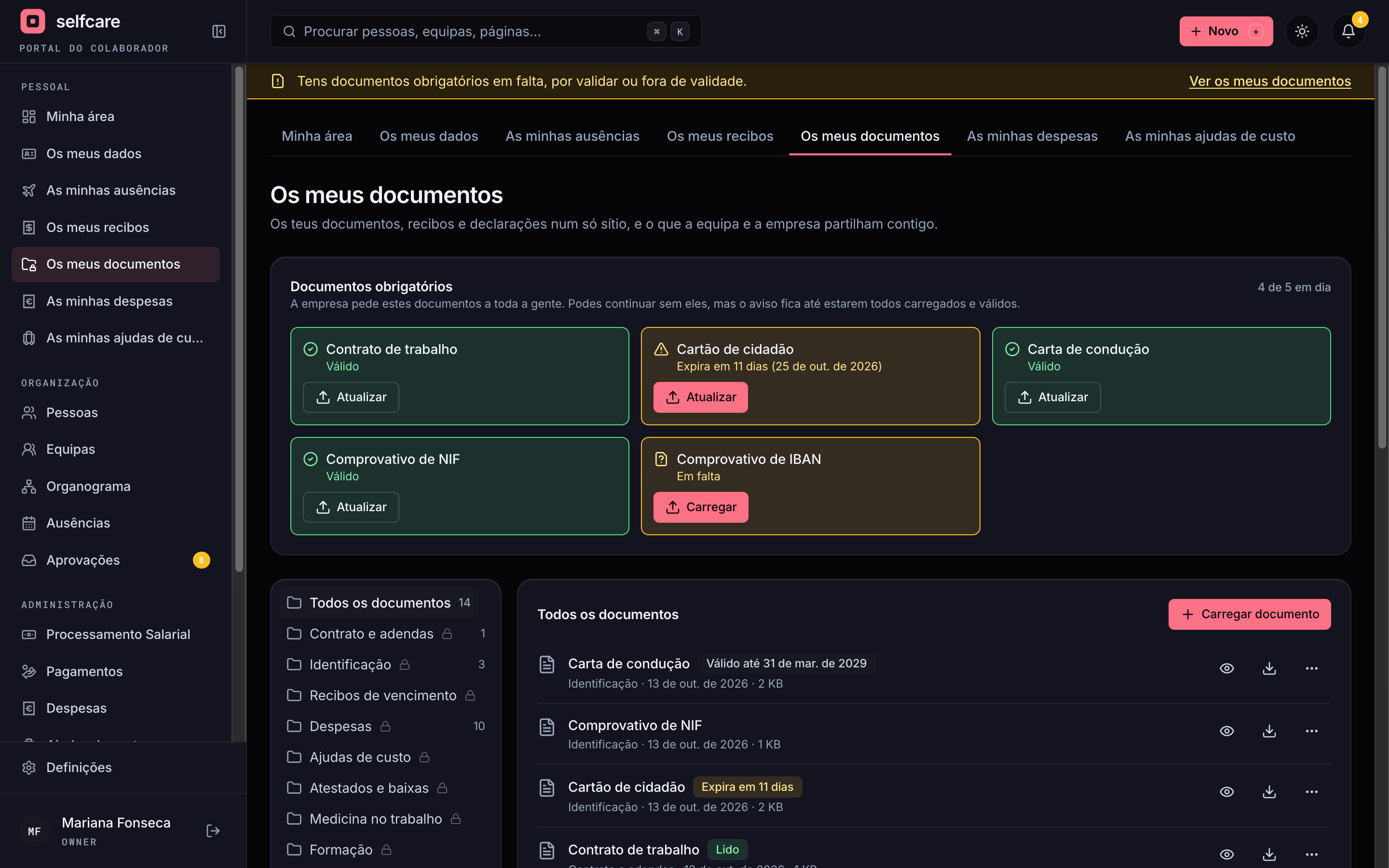 Documentos de uma colaboradora no Selfcare, com os documentos obrigatórios e as pastas de sistema