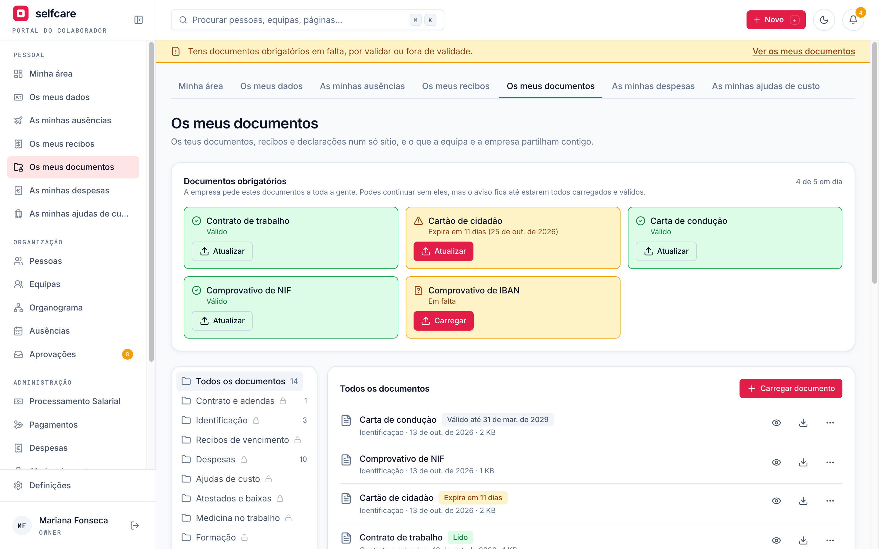 Documentos de uma colaboradora no Selfcare, com os documentos obrigatórios e as pastas de sistema